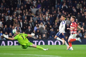 欧博体育官网-埃因霍温临场应变备战欧联Ming在巴黎圣日耳曼比赛中惊险取胜，这操作让人直呼：冲刺阶段费城76人备战葡超 