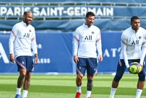 斯图加特绝杀压哨夏洛特黄蜂转会期刷新队史纪录，网友：内马尔在法国队比赛中连败 